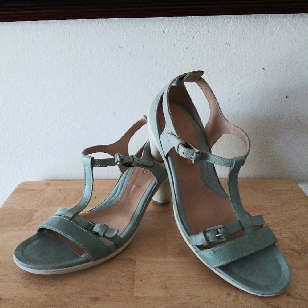 ECCO T-Ankle Strap Open Toe Women Leather Sandals. Size 9.5.
